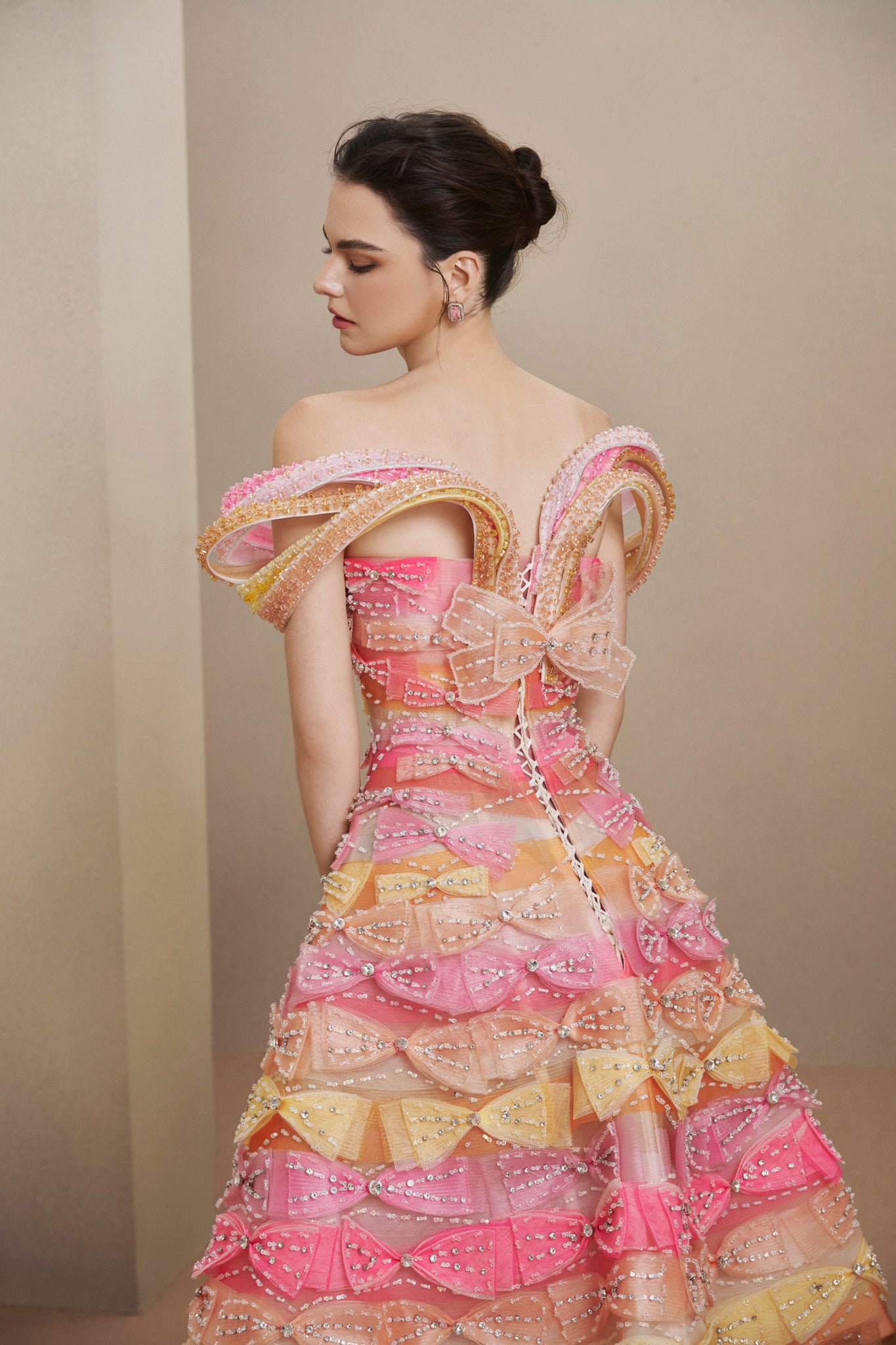 LOOK 8: Sunlit Ribbons