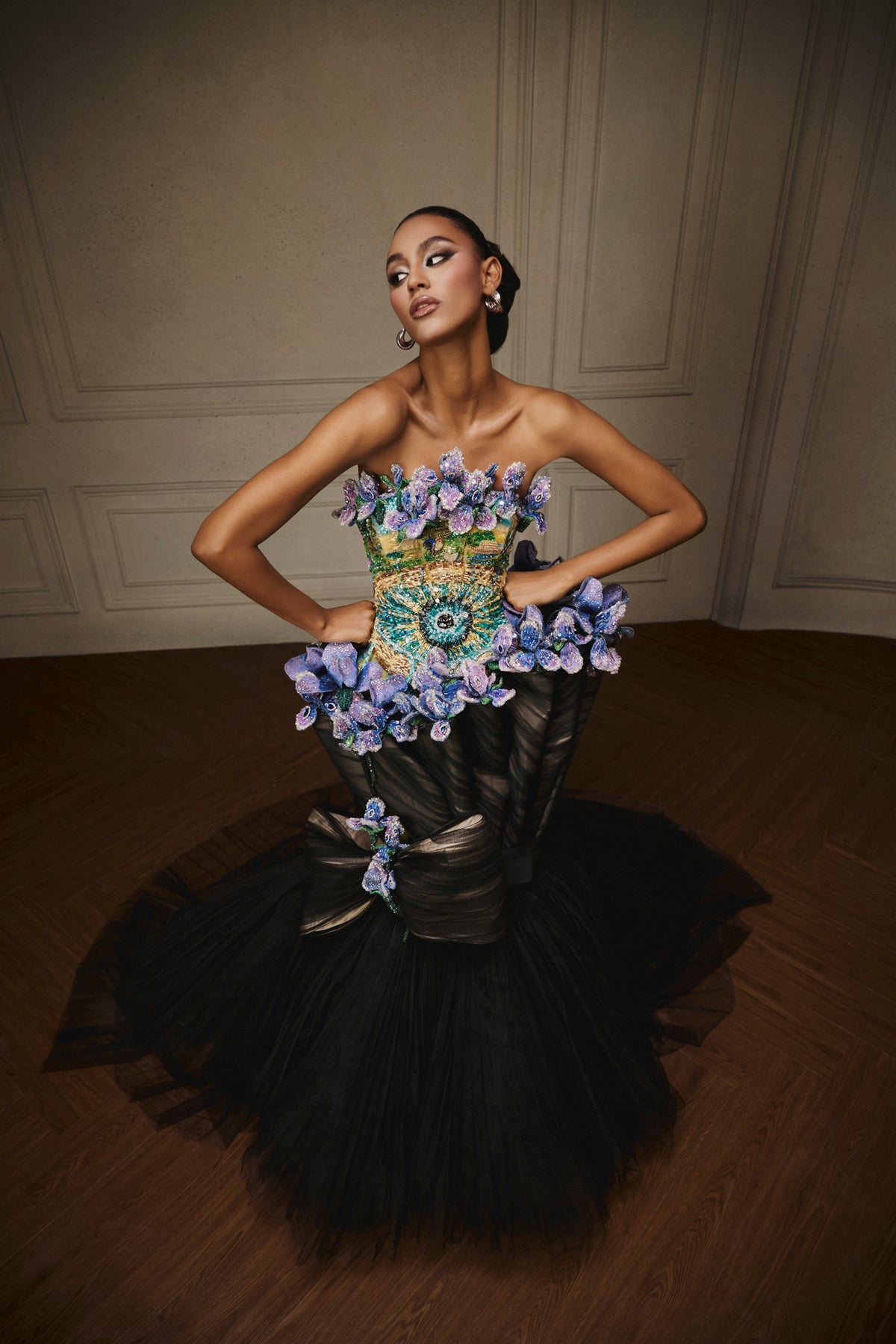 LOOK 1 — Iris En Bouquet