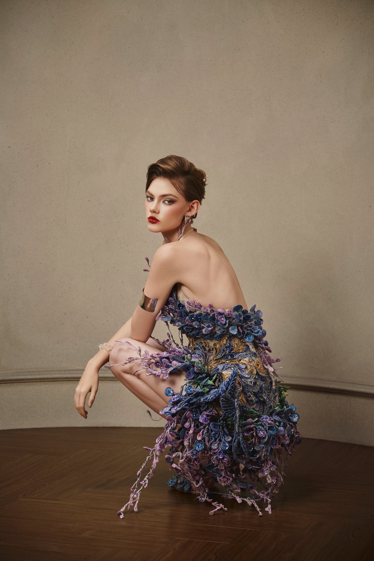 LOOK 8 – The Château Beneath the Wisteria
