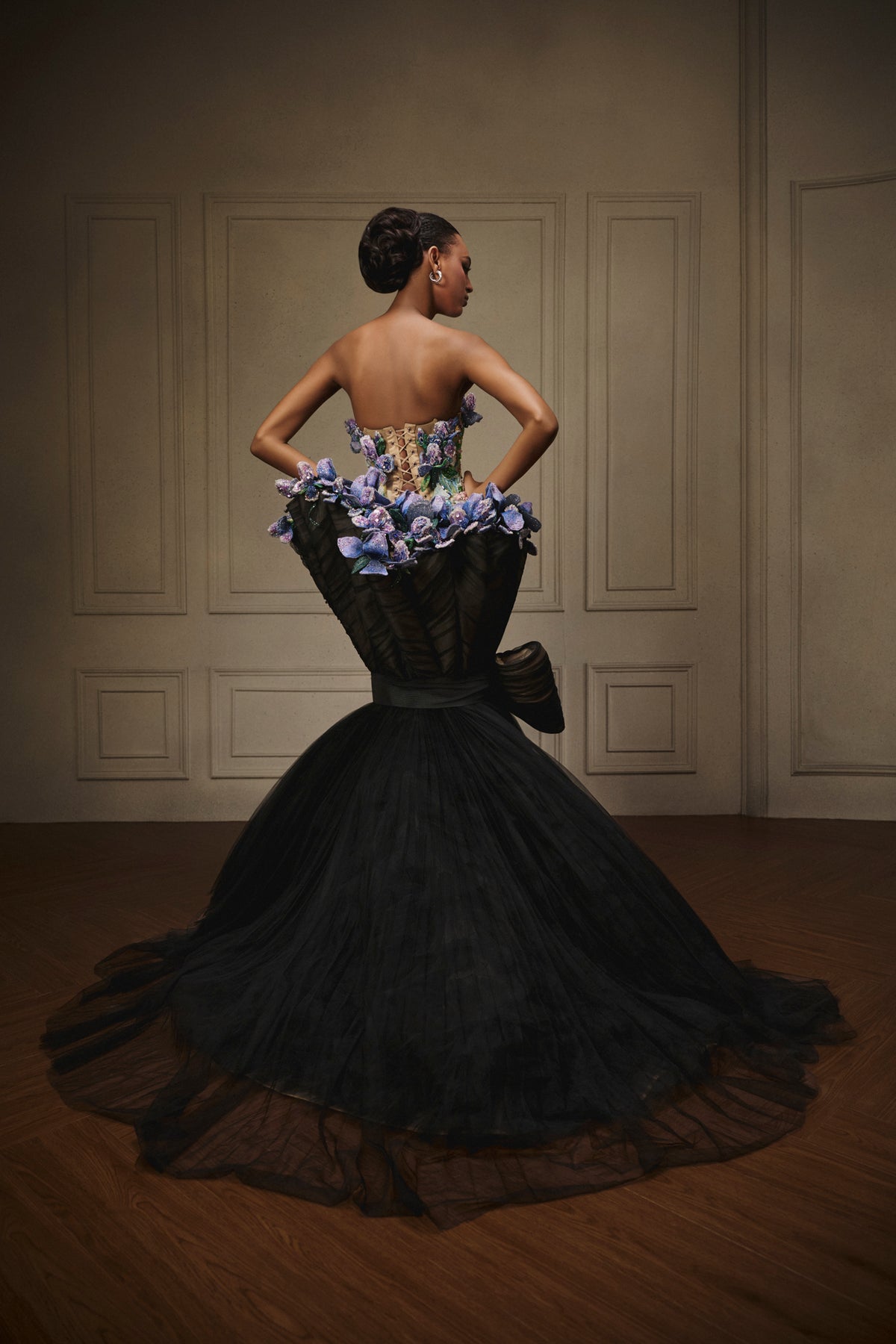LOOK 1 — Iris En Bouquet