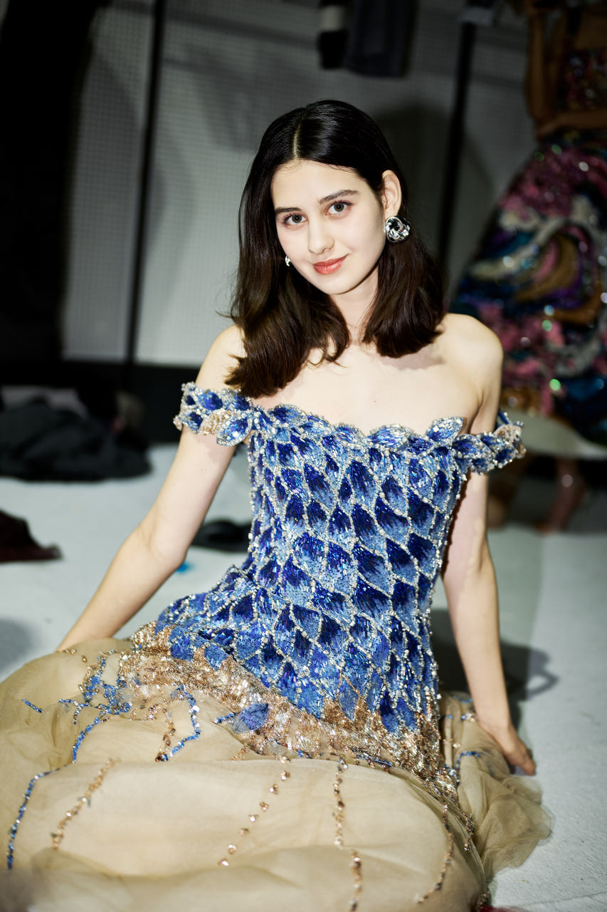 LOOK 18: Sapphire waves