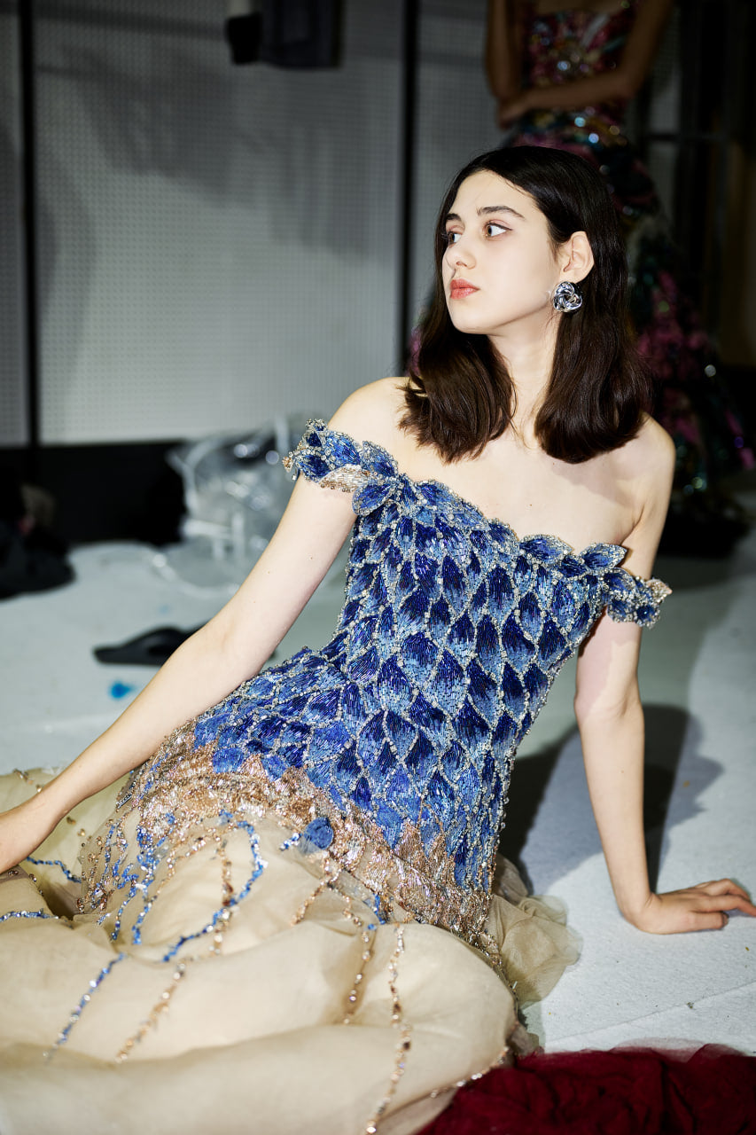 LOOK 18: Sapphire waves