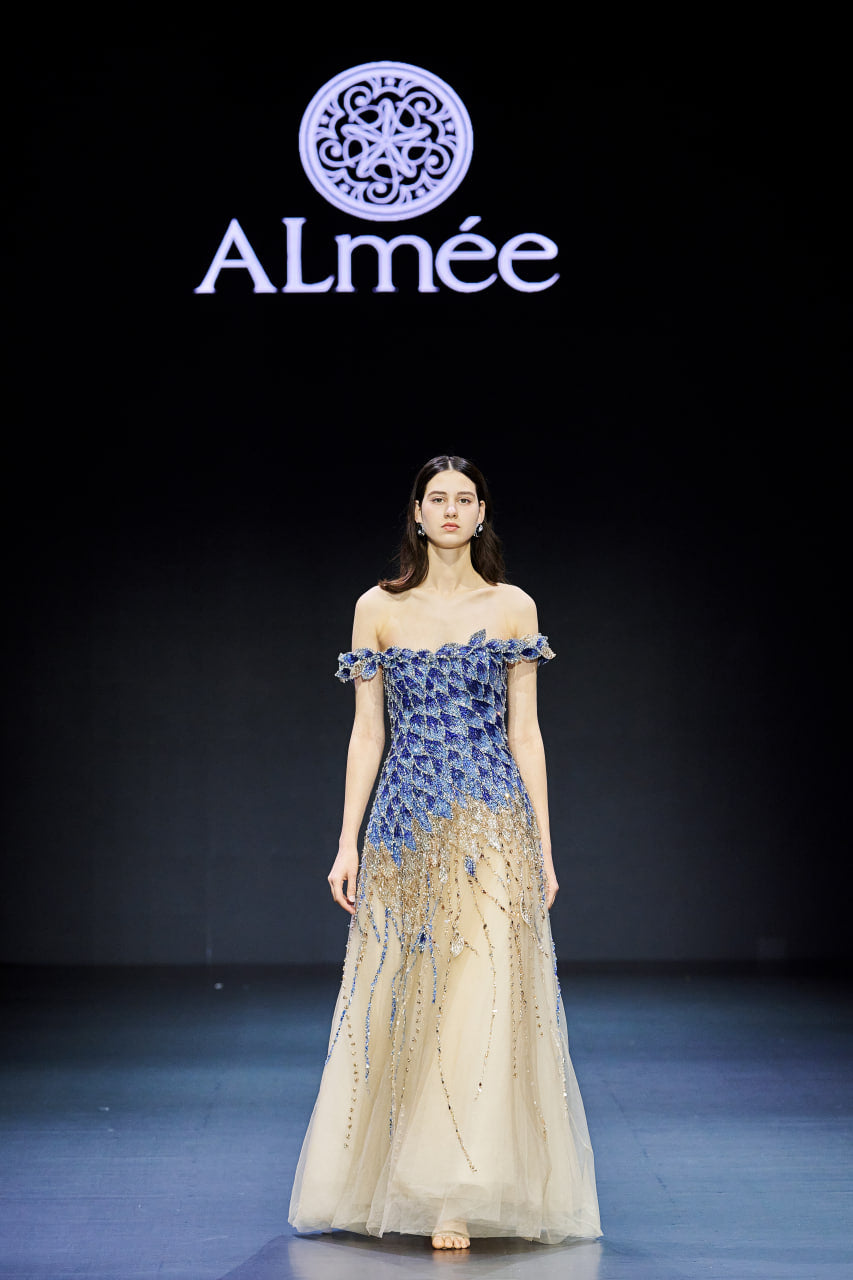 LOOK 18: Sapphire waves