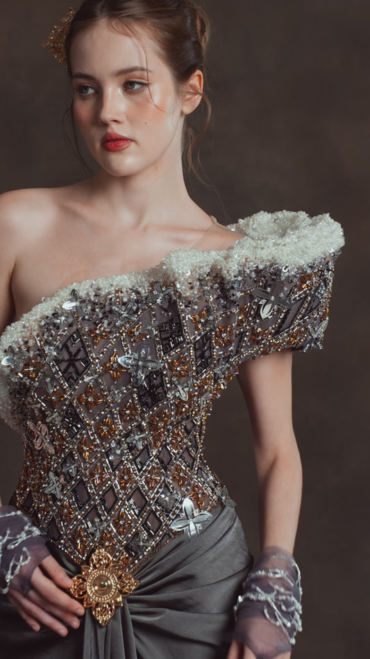 LOOK 17 – Ancestral Grace