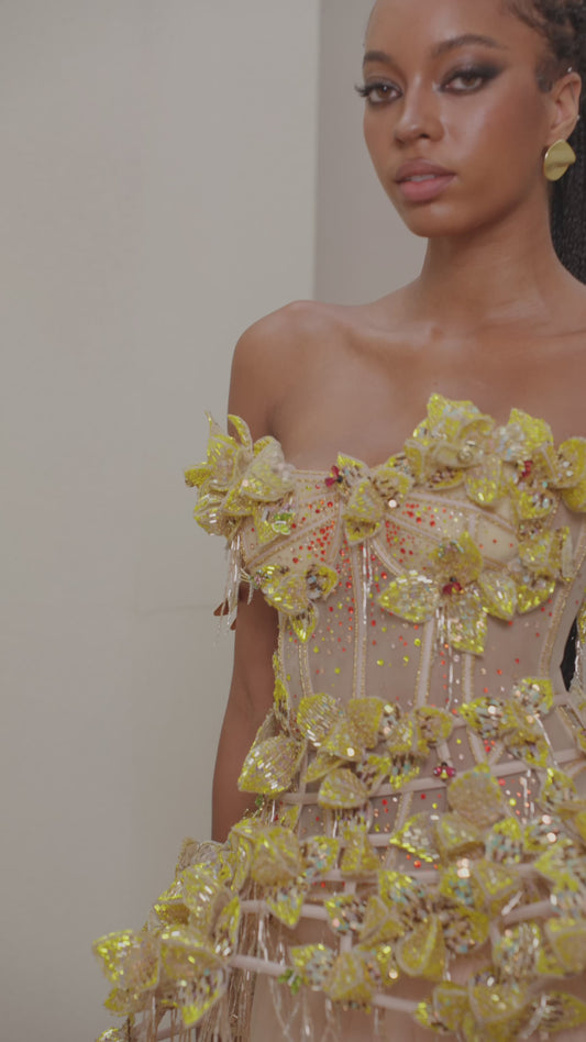 LOOK 14: Golden Romdul Flower